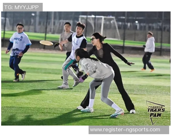 飞盘运动聚焦上海飞盘队默契配合与团队精神的精彩展现